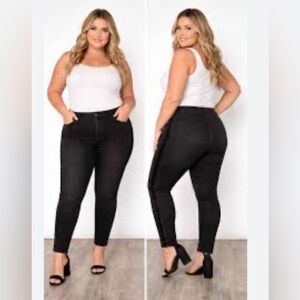 NWLevi’s DENIZEN high-rise ankle skinny jeans with a side stripe trim Size 12/13